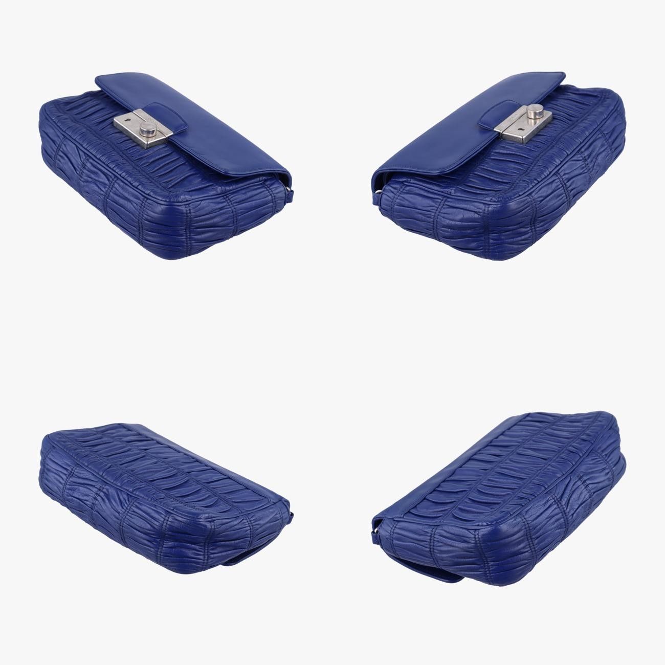 プラダPradaナッパゴーフルブルーレザー113