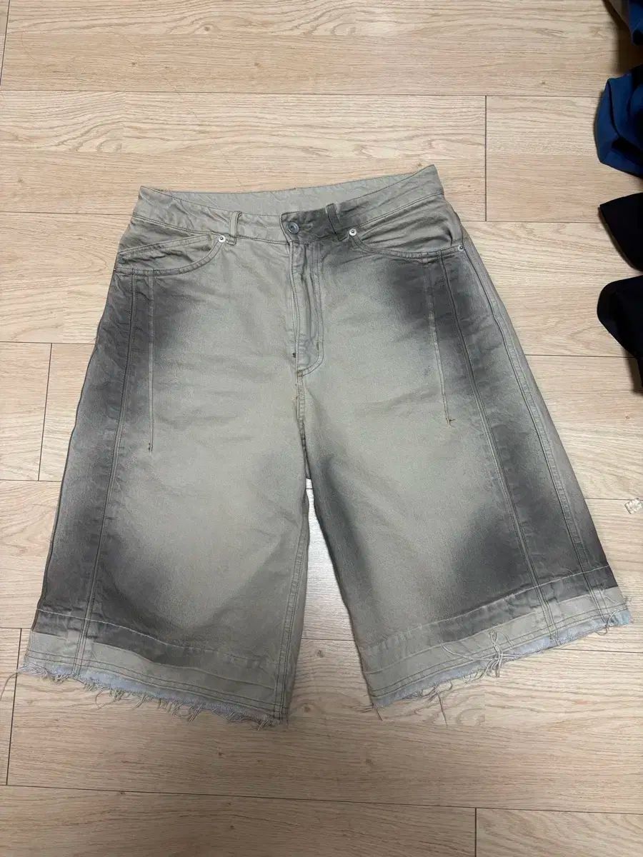 SHORTS SAND