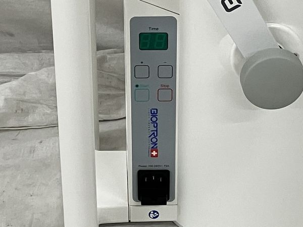 BIOPTRON 2 B2-Cosmetic 美容機器 スタンド未使用 バイオプトロン 中古