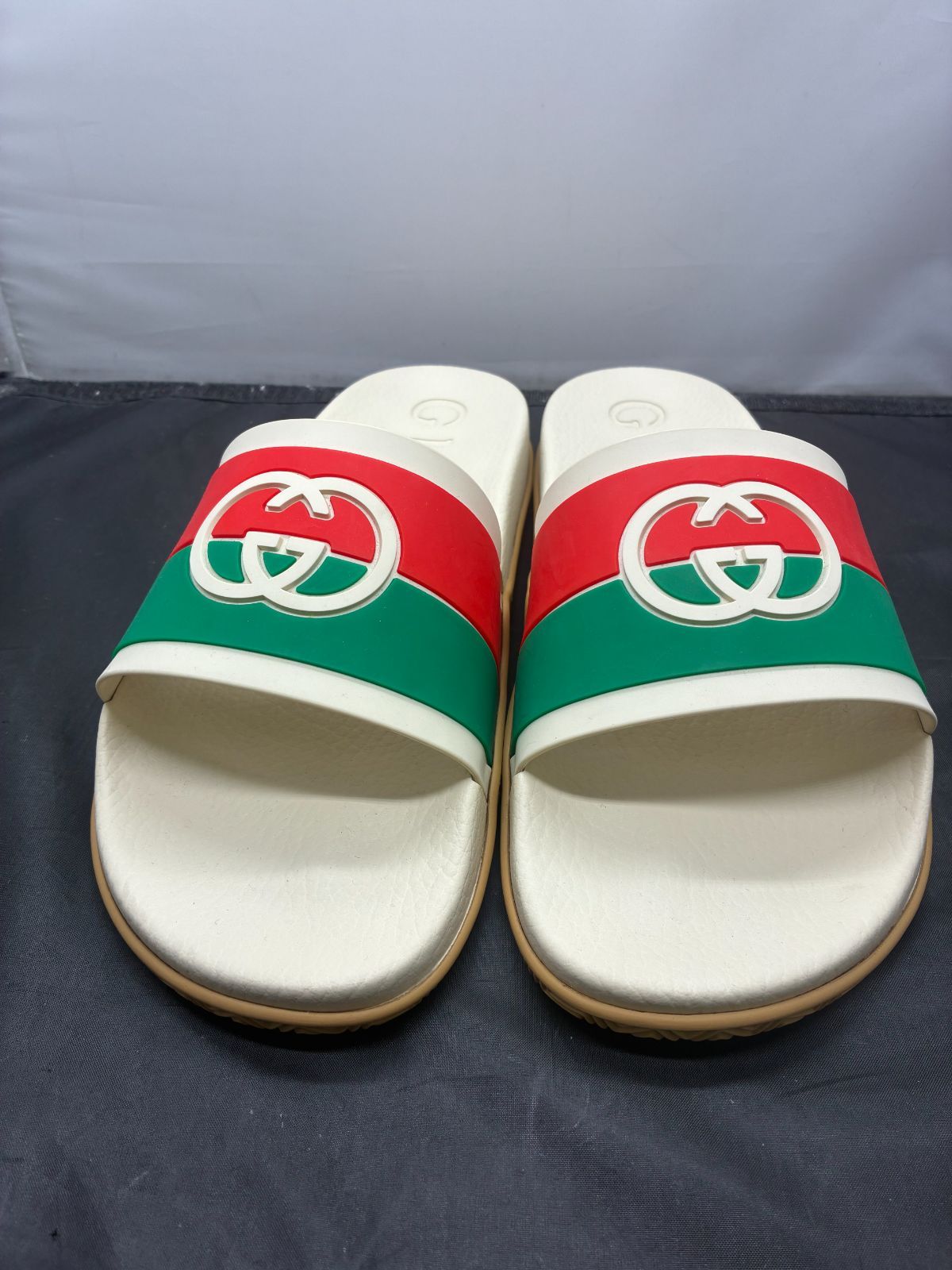 GUCCI 655265 ロッキングG ラバー ベージュ サンダル