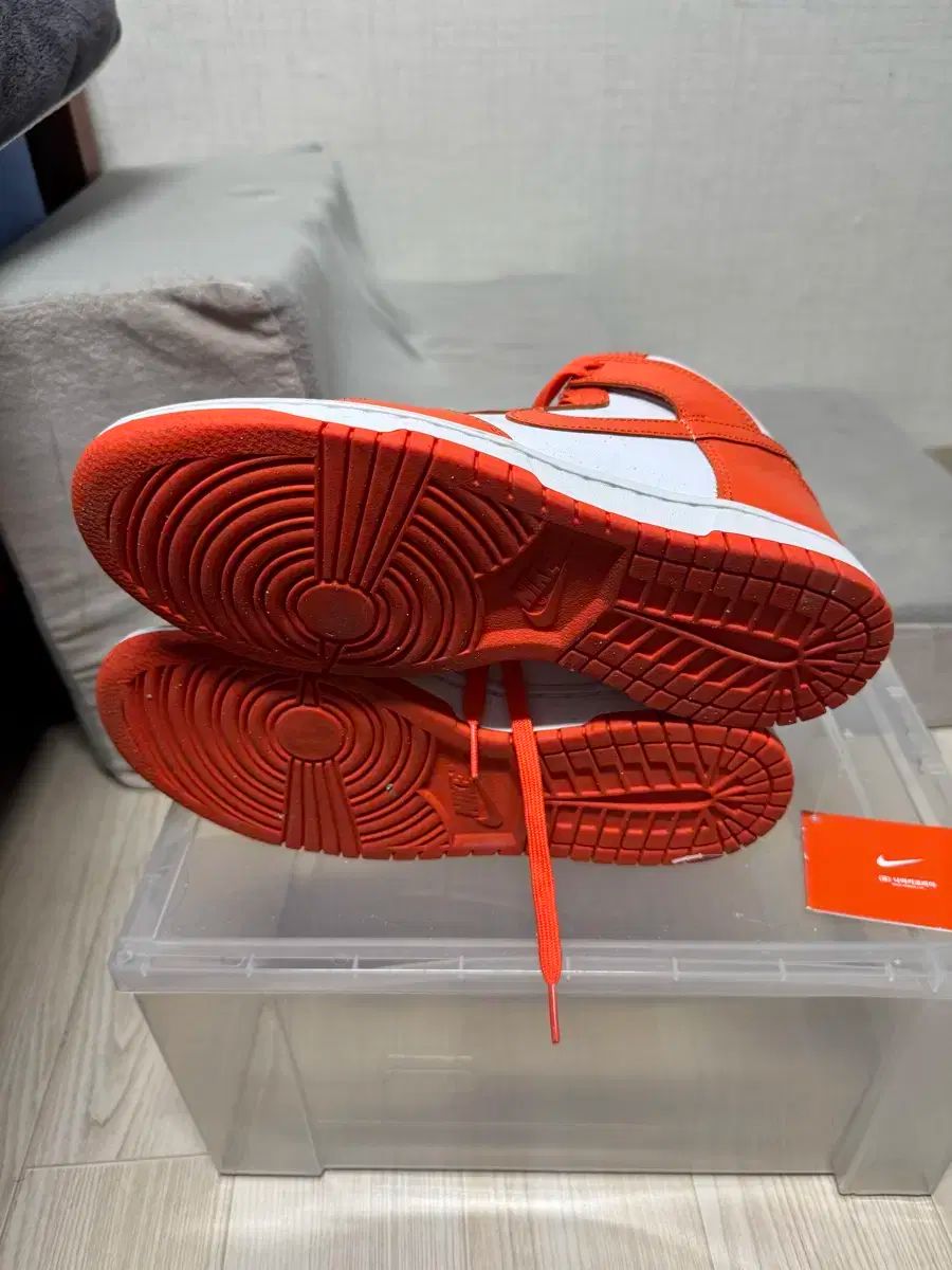 NIKE
