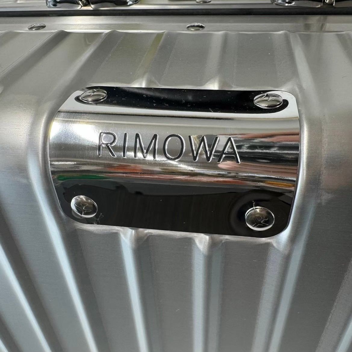 リモワ クラシック キャビン 36L 泊 シルバー 新品 RIMOWA リモワ クラシックキャビン 36L シルバー キャリー