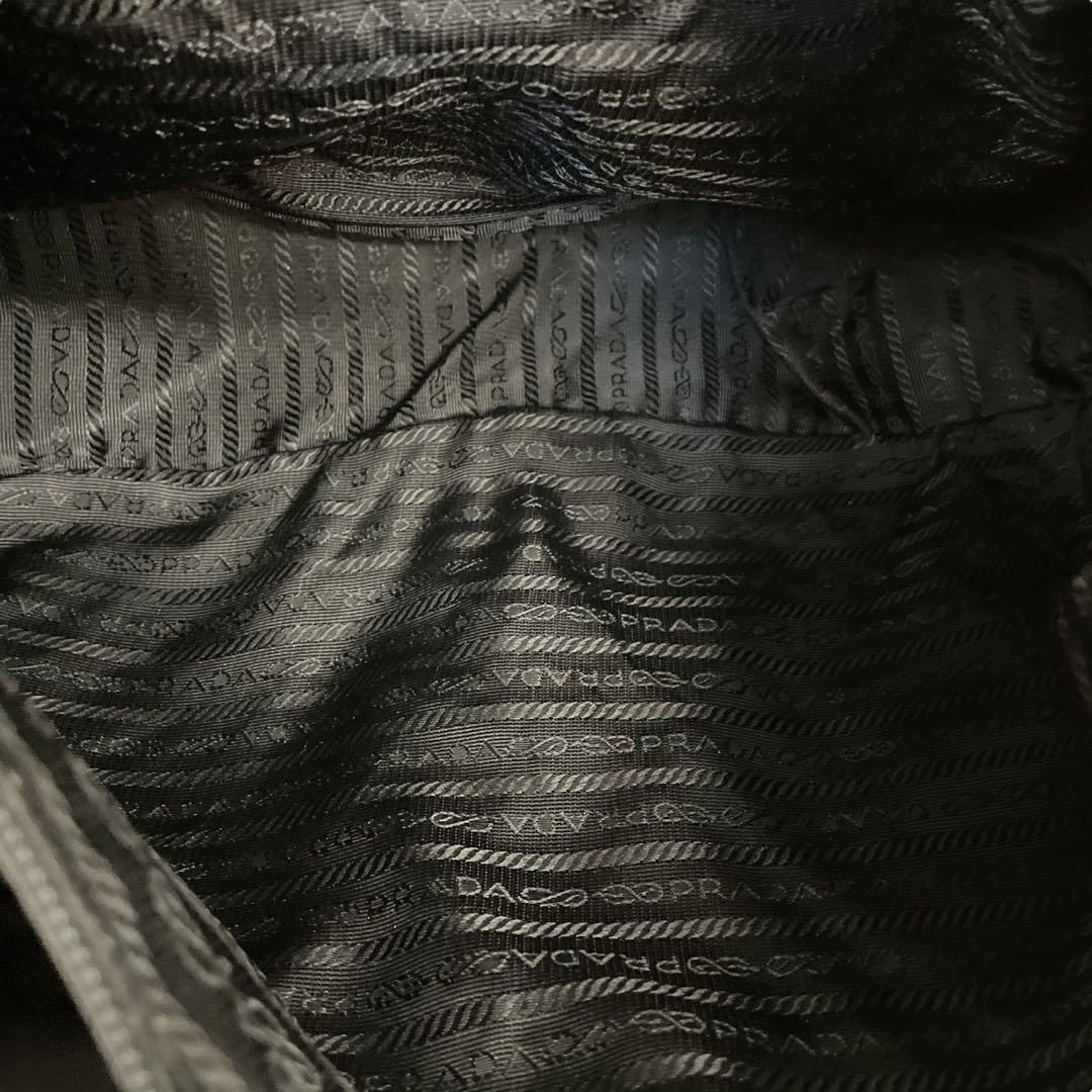 プラダ メッセンジャーバッグ 三角ロゴ 三角プレート ショルダーバッグ