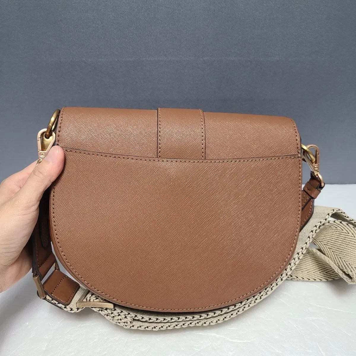 AGATHA（アガタ）AGT211-541 スマホ用ミニクロスバッグ アイボリー AGATHA（アガタ）AGT211-541 スマホ用ミニクロスバッグ アイボリー