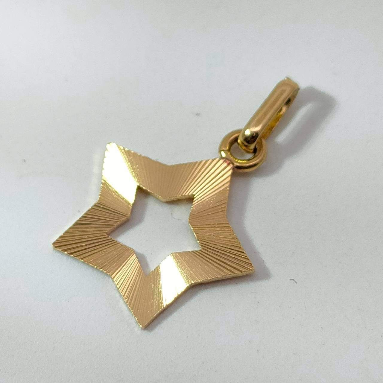 18金 K18 男女兼用 スター ネックレストップ 0.43ｇD310