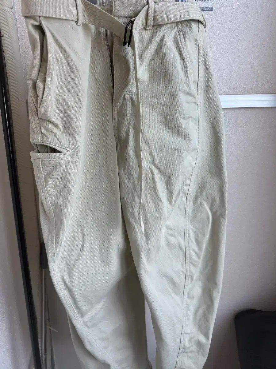 ルメール ツイスト ベルト付き パンツ 46 アイボリー