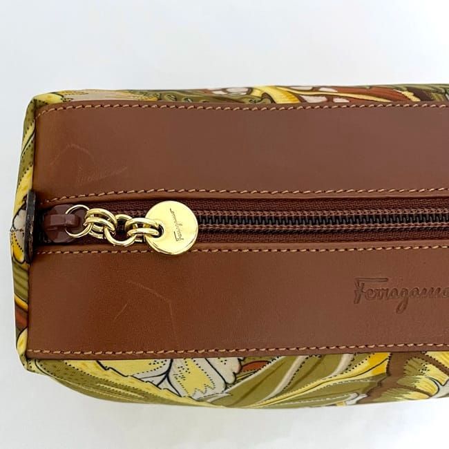 サルヴァトーレフェラガモ ポーチ レザー 本革 ブラウン ゴールド ケース サルヴァトーレ フェラガモ Salvatore Ferragamo 財布 小銭入れ