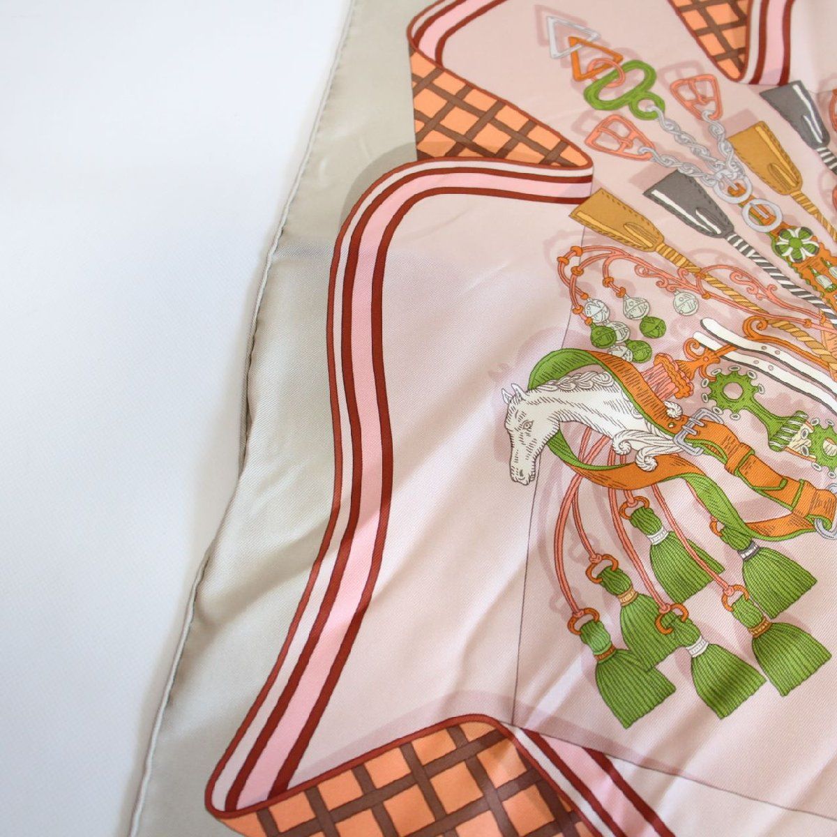 HERMES エルメス カレ 90 スカーフ 鞍職人の花束 シルク100％ ベージュ