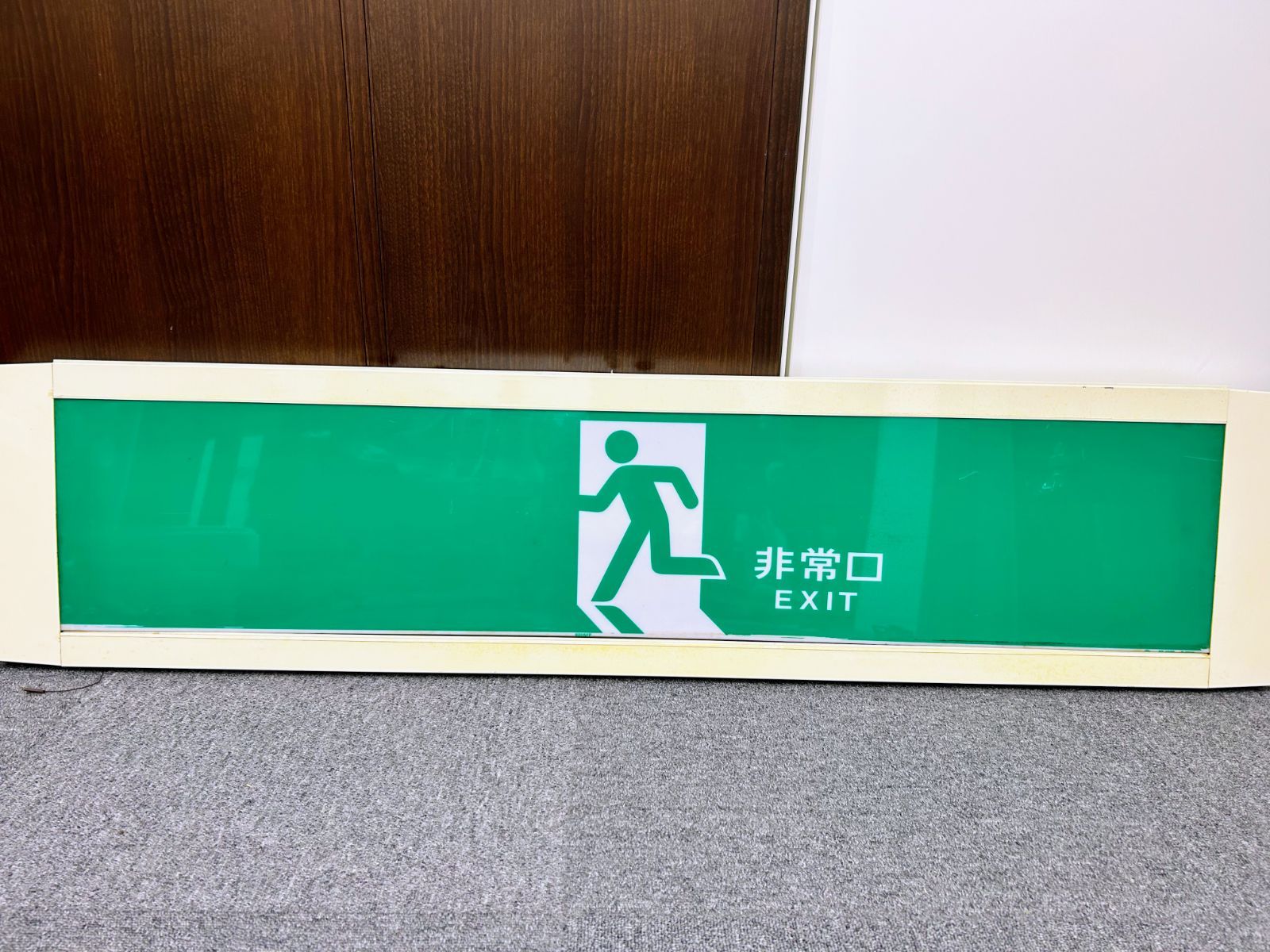 非常口 Yahoo!オークション - 東芝 TOSHIBA 避難口誘導灯 非常口誘導灯