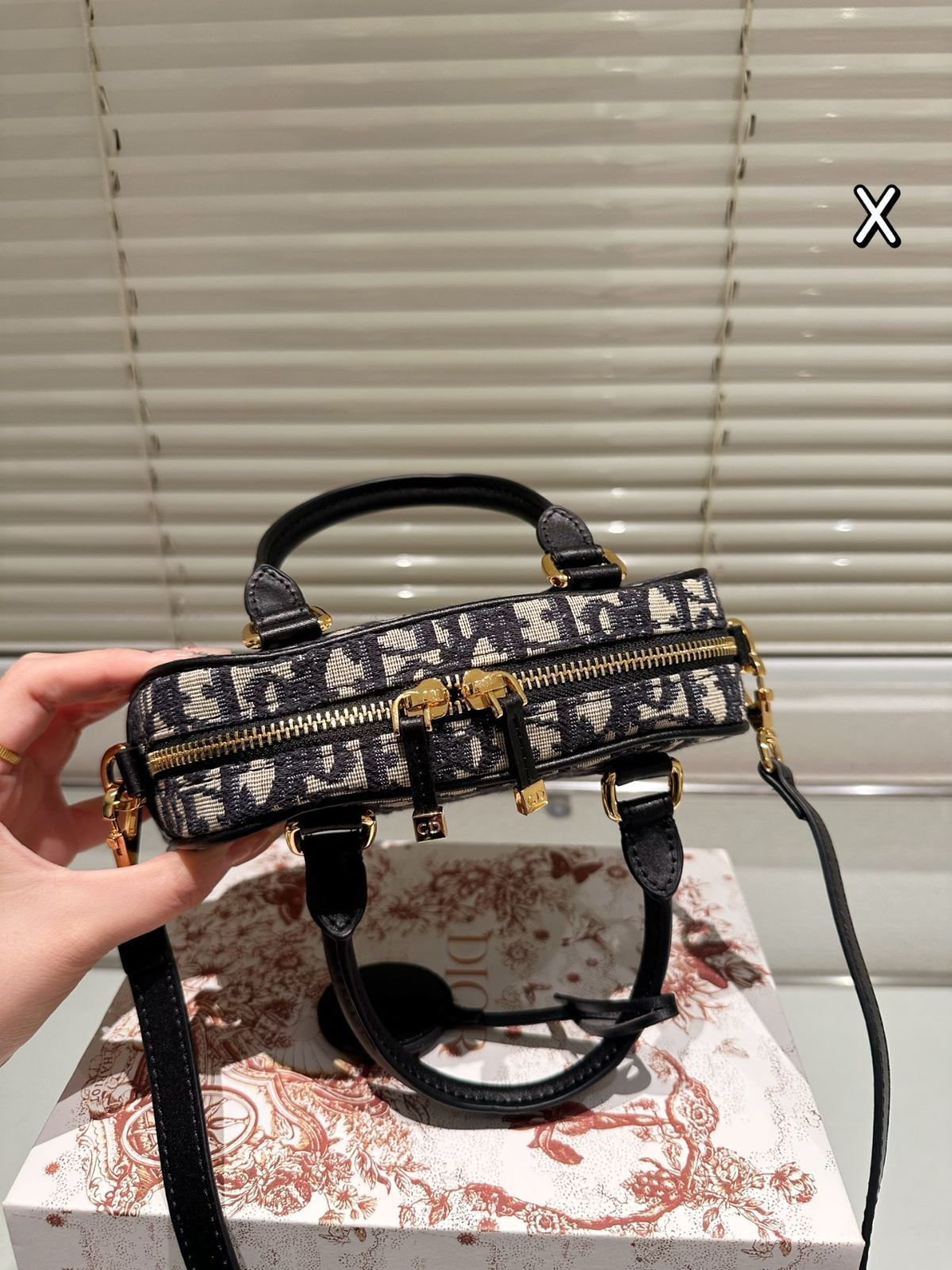 国内完売品♪ D-Vibe East-West Nano バッグ 今日特価】D-Vibe East-West 超ミニ ハンドバッグ - メルカリ