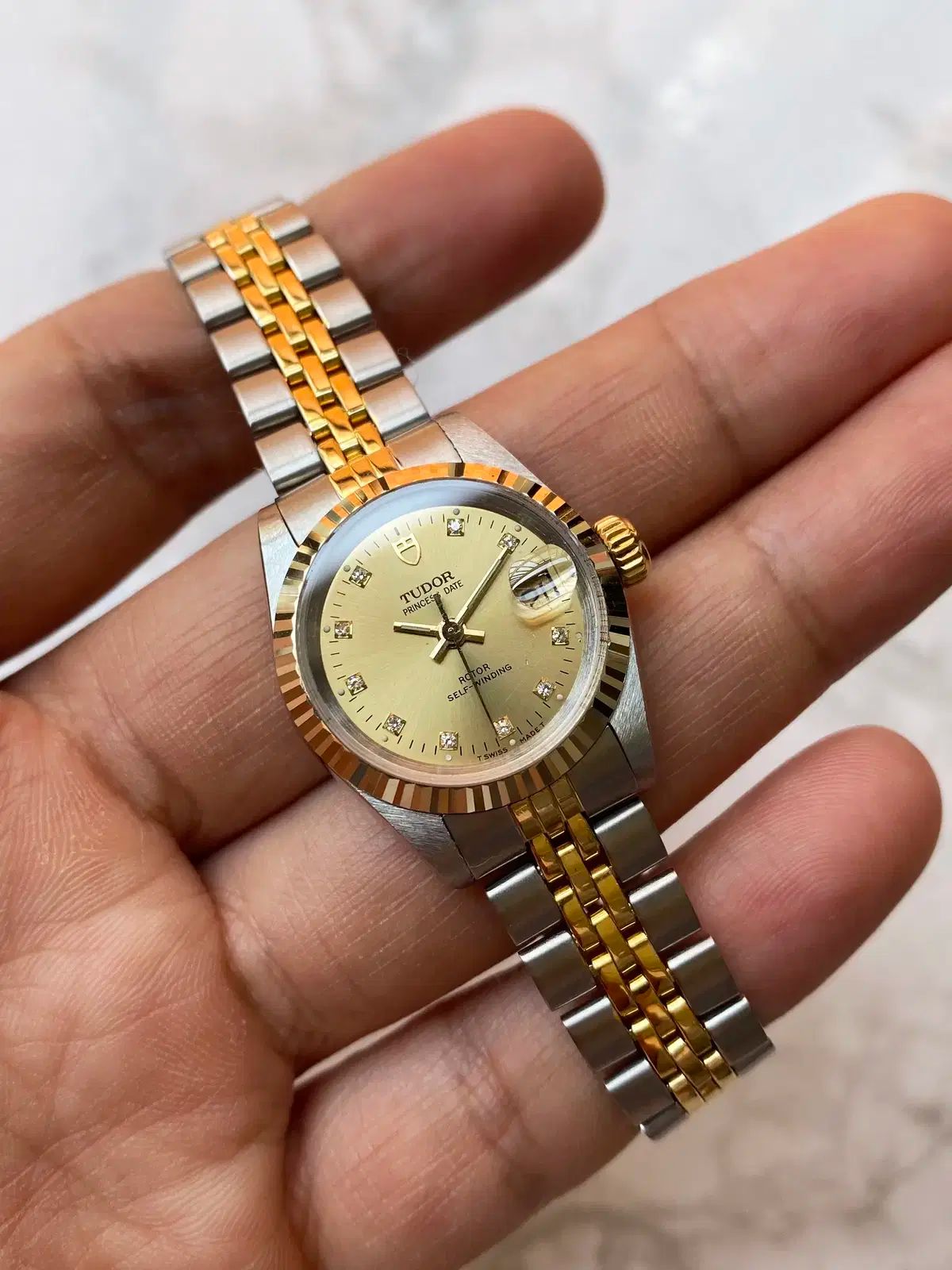 TUDOR チューダー