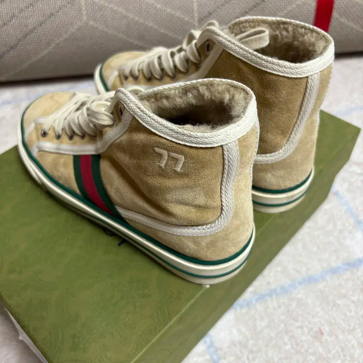 グッチ テニス 1977 スウェード ハイトップ スニーカー 225