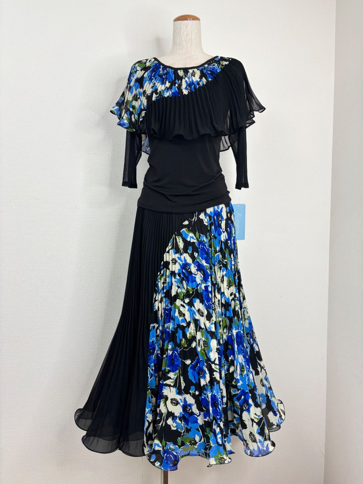 社交ダンス ブラック×ブルー系 後ろ姿も素敵です シフォンプリーツ セットアップドレス 衣装 Roger