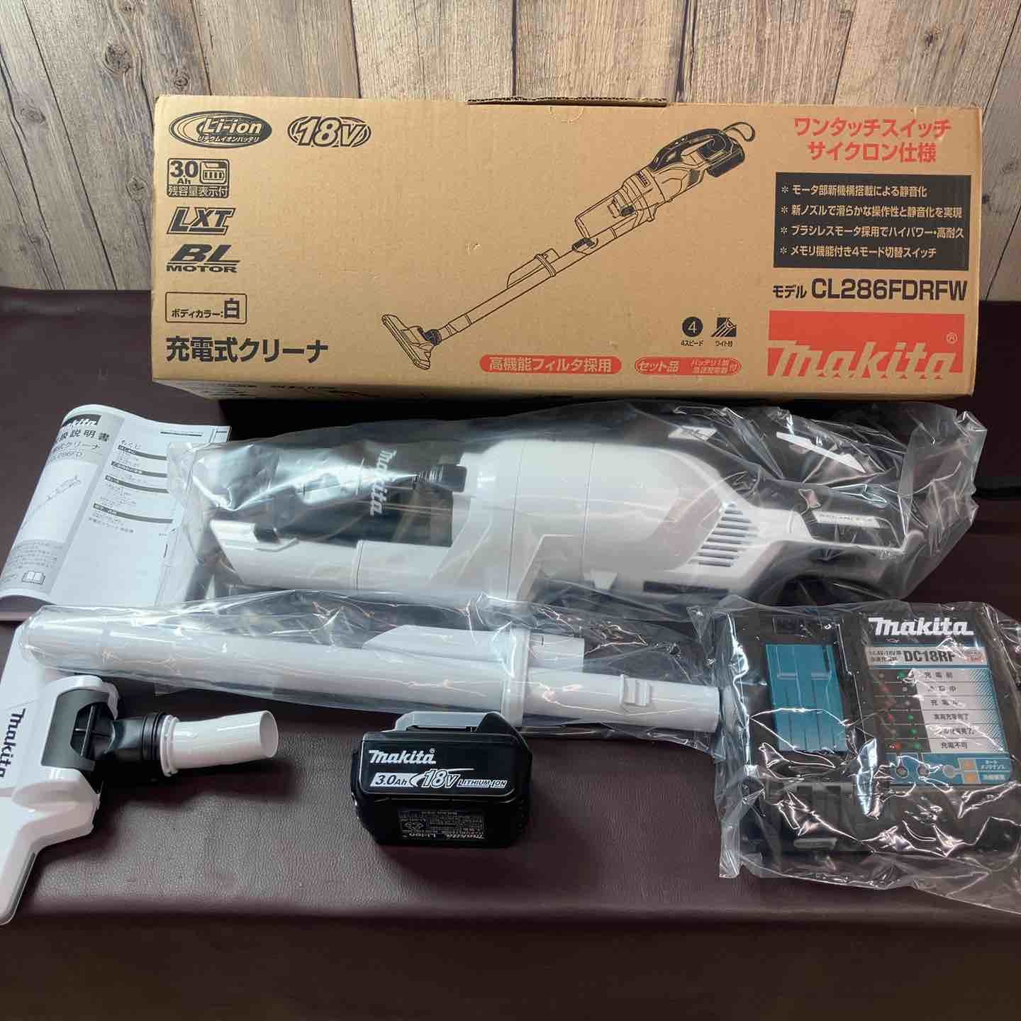 未使用(店頭展示品)】☆マキタ(makita) コードレスクリーナー