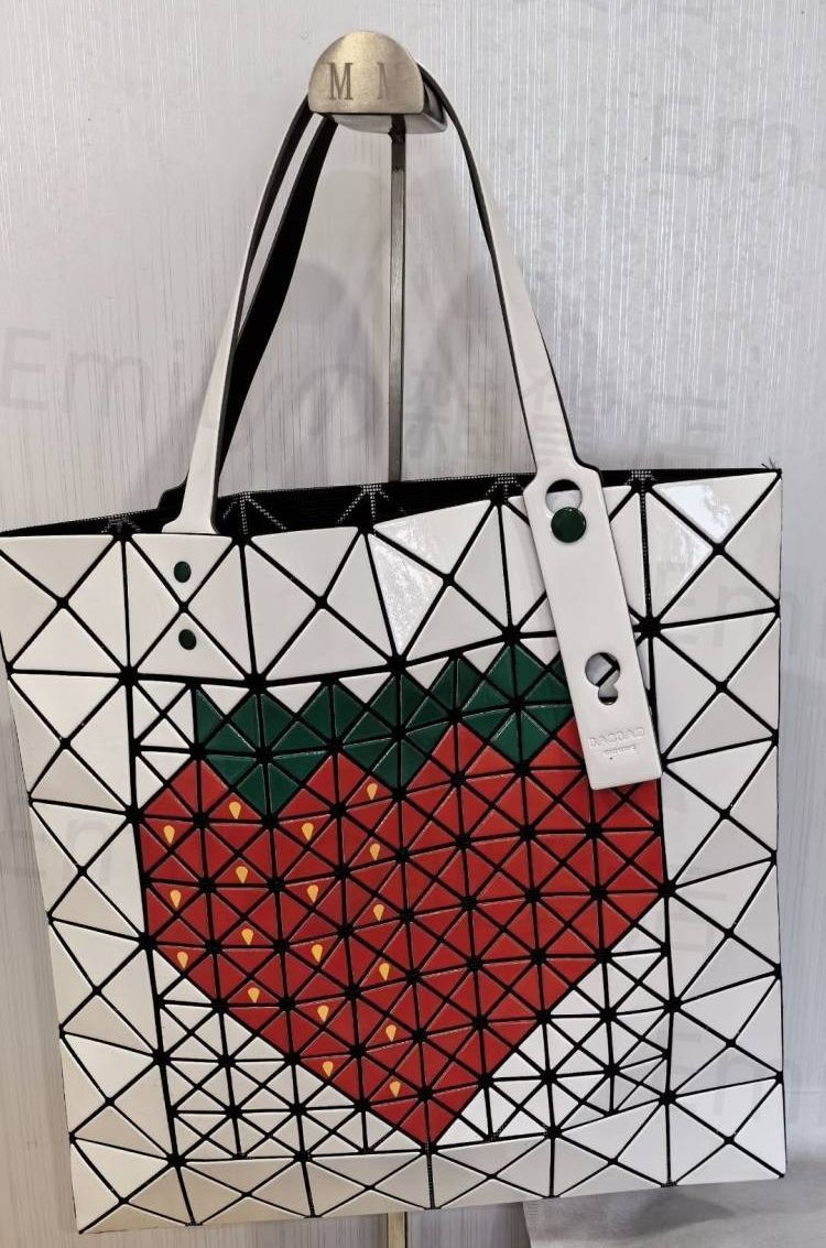 BAOBAO ISSEY MIYAKE ストロベリーハート トートバッグ BAOBAO ISSEY MIYAKE ストロベリーハート トートバッグ