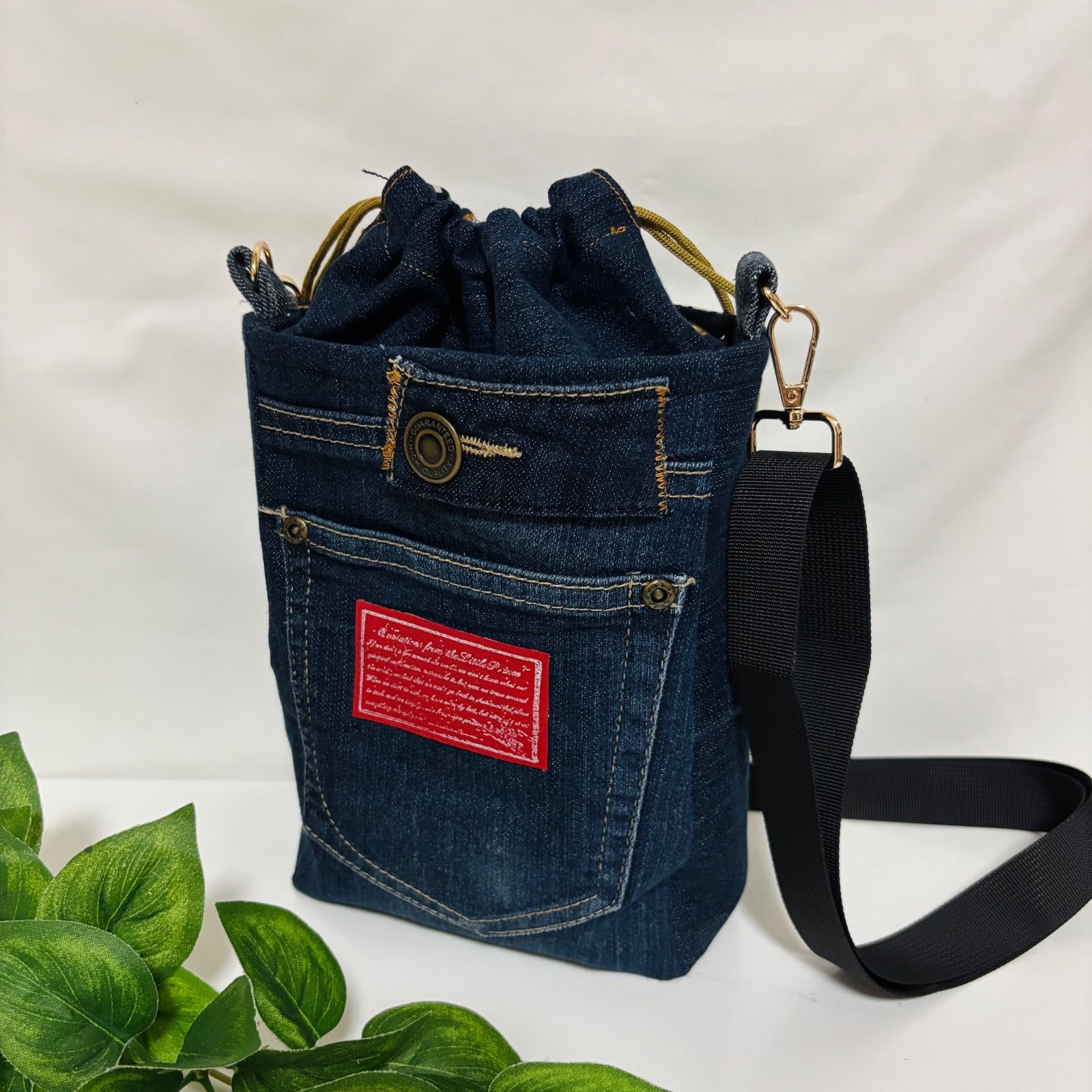 ハンドメイド デニムリメイク 巾着付きショルダーバッグ 個性的