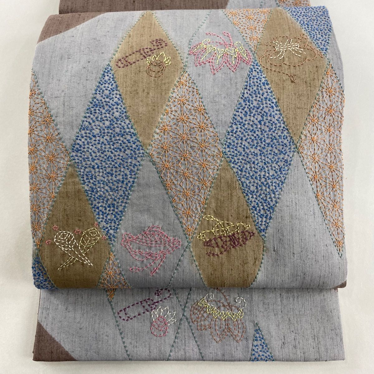 名古屋帯 名品 被せれ 紬地 色紙 有職文様 刺し子刺繍 青灰色 正絹 中古