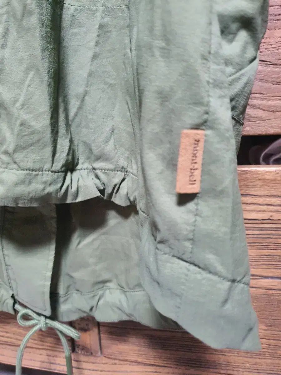 カーキ マウンテン