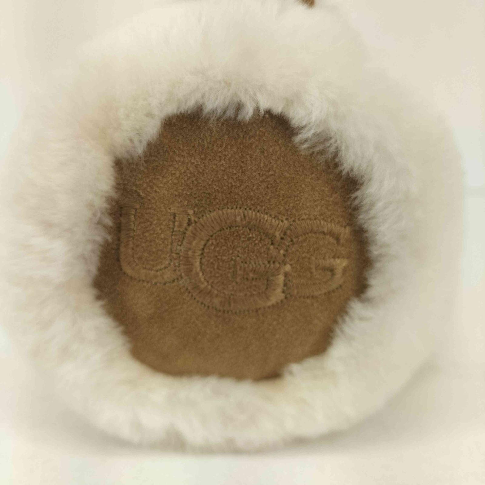 UGG