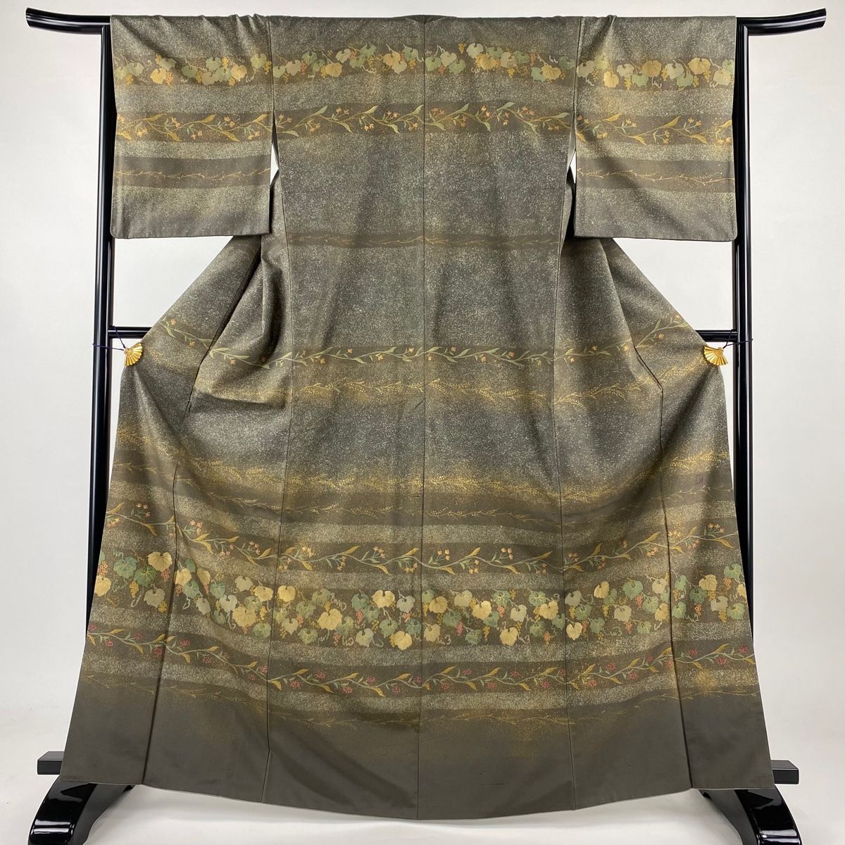 訪問着 身丈167cm 裄丈65cm M 袷 紬地 落款 葡萄 草花 金彩 茶緑色 正絹 名品