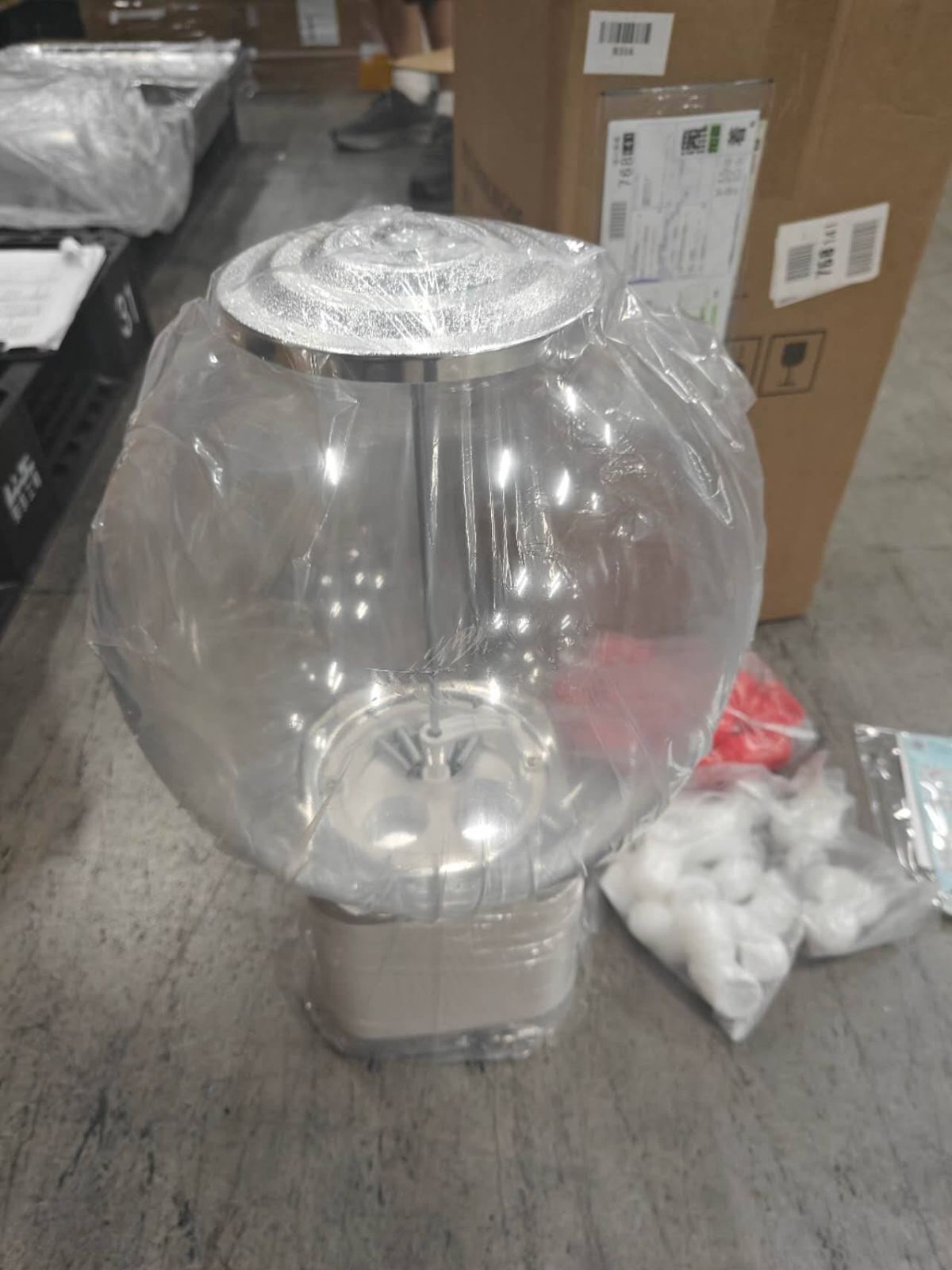 ガチャガチャ 本体 ガチャマシン 300 x 500 mm 白色 赤色 レトロ 100円硬貨用 業務用 ガチャマシーン ドーム型 カプセルマシン ホワイト