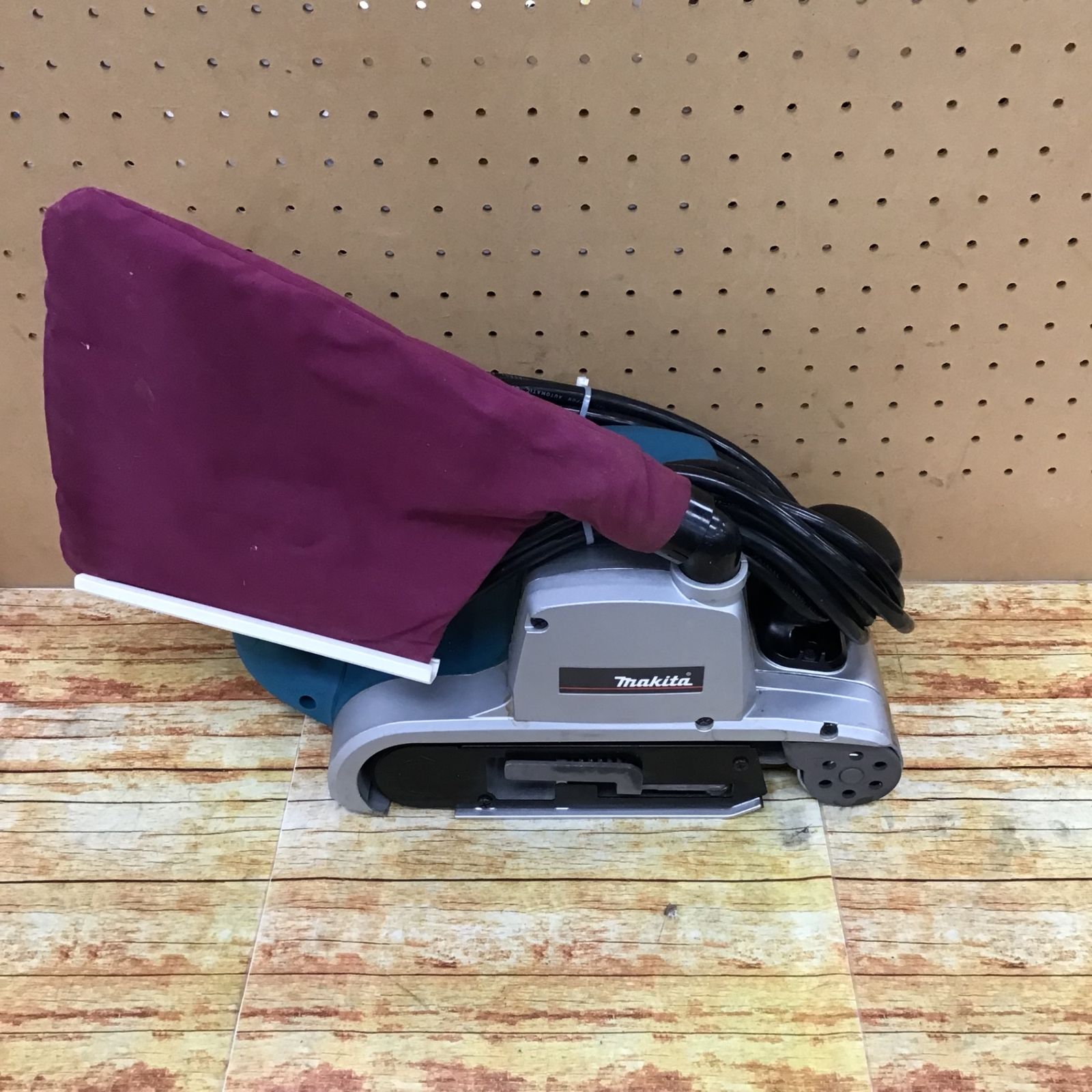 〇マキタ makita ベルトサンダ 吸じん装置付 100mm 9403 川崎店