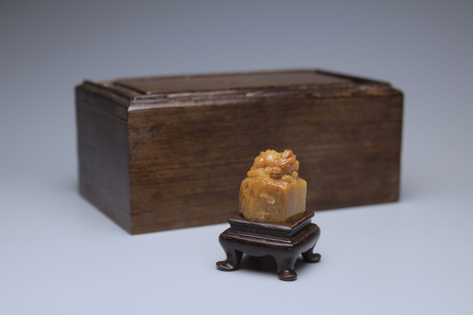 寿山石印材 中坂田黄石 高級印材 台付 印材 稀少 古獣印鈕 篆刻【正一