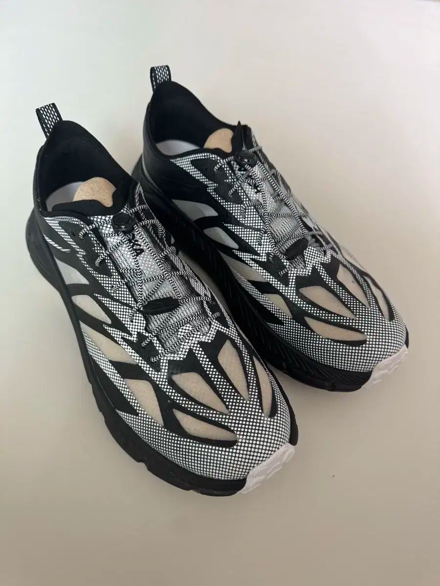 HOKA ONE ONE ホカオネオネ マップ速度 4 ライト TS 黒 285