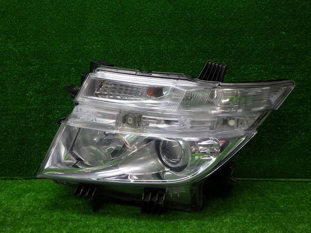 日産 E52 エルグランド ヘッドランプ 左 日産 エルグランド E52 日産 E52 エルグランド ヘッドランプ 左 日産 エルグランド E52