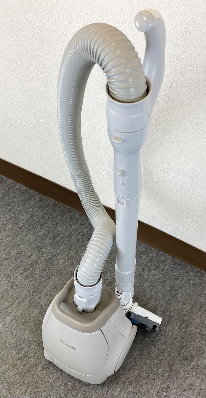 J17BG12 Panasonic パナソニック 電気掃除機 MC-PJ22G-C 2025年製 紙パック式