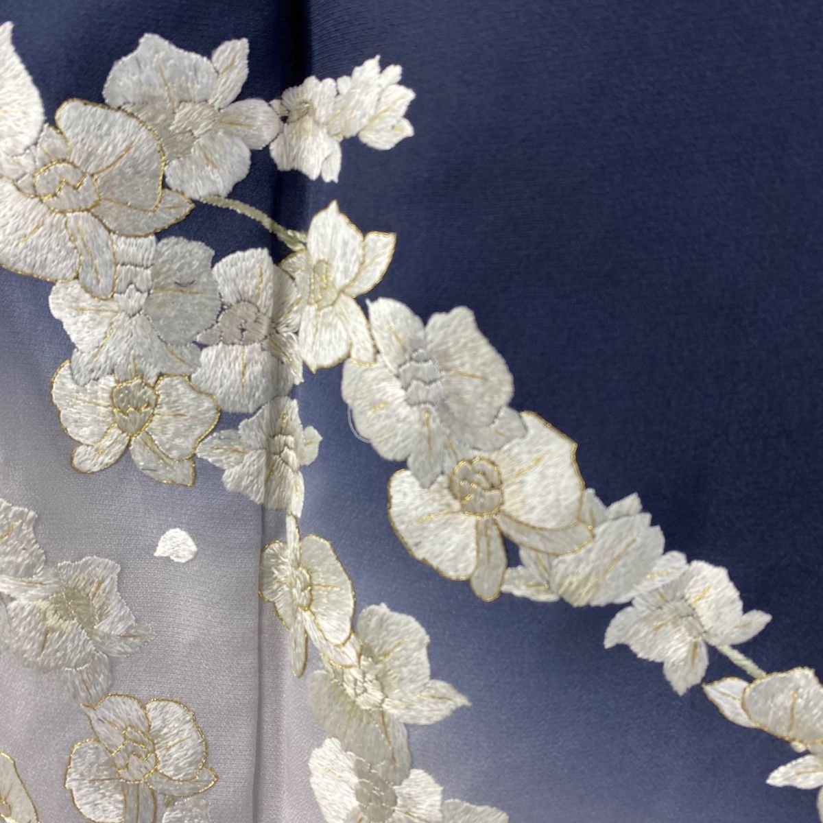 付下げ 身丈168cm 裄丈66.5cm M 袷 胡蝶蘭 刺繍 金糸 紺色 正絹