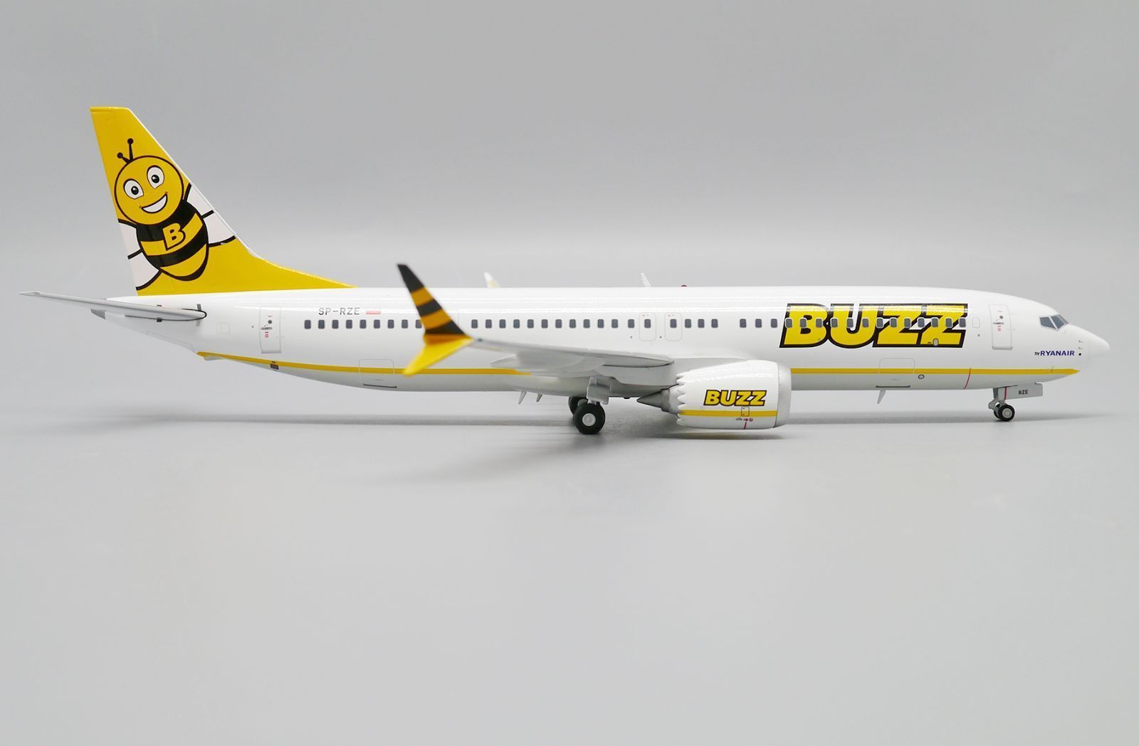 Buzz 737MAX8