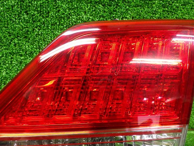 トヨタ GRS200 GRS203 クラウンロイヤル 前期 内テールレンズ 左右 30