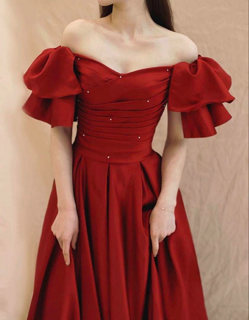 25年新作 新品未使用 フリルがゴージャスなパール付き オフショル