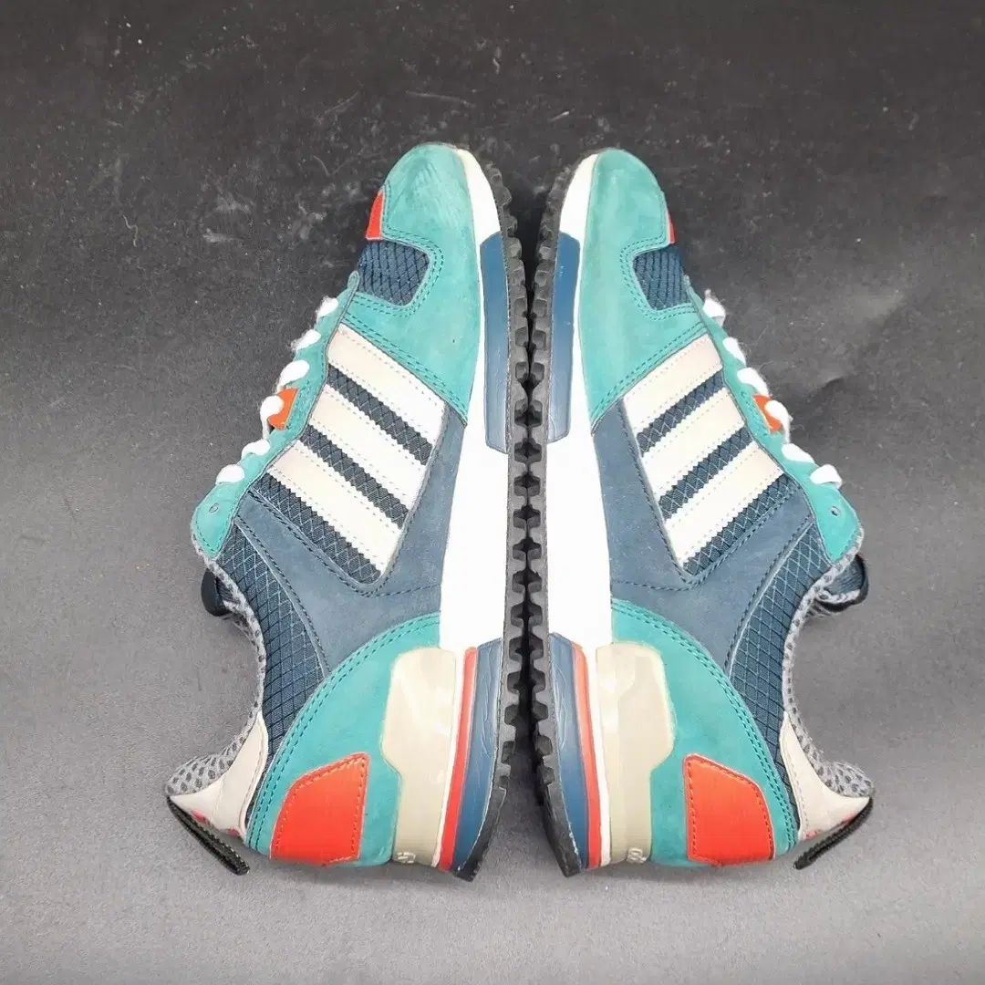 adidas(アディダス) ZX700 グリーン スニーカー 225