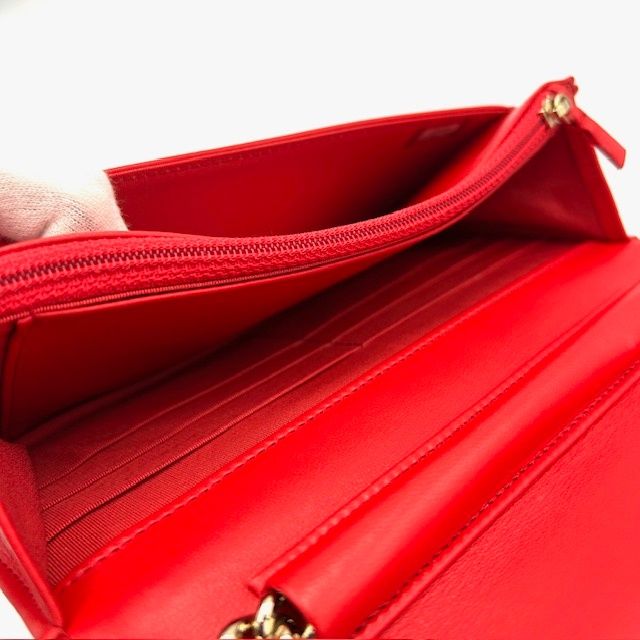 【極美品】ボーイシャネル スモールジップ ウォレット ラムスキン マトラッセ 赤 極美品】ボーイシャネル スモールジップ ウォレット ラムスキン
