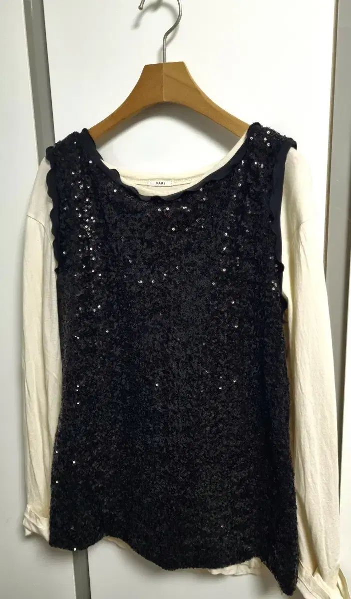 MOSCHINO スパンコールタンクトップ 正規品 Moschino(モスキーノ) スパンコール ノースリーブ