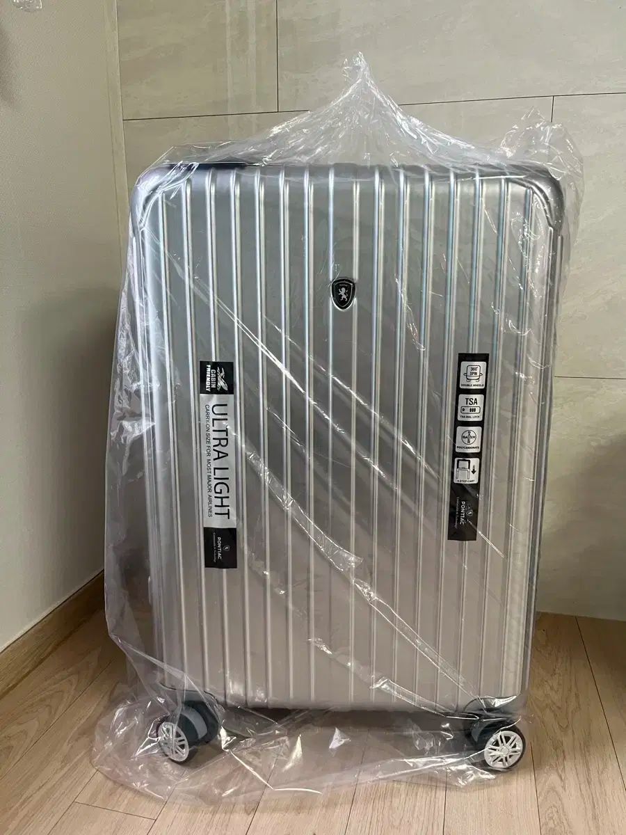 ポンティアック 24 インチ キャリーケース スーツケース シルバー