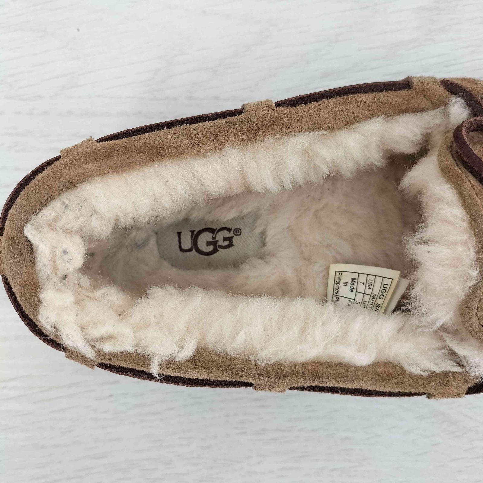 ✨美品✨ UGG アグ モカシン ダコタ 24 リボン スリッポン ブラウン 楽天市場】LAST1点 アウトレット価格 US5 22cm UGG アグ DAKOTA
