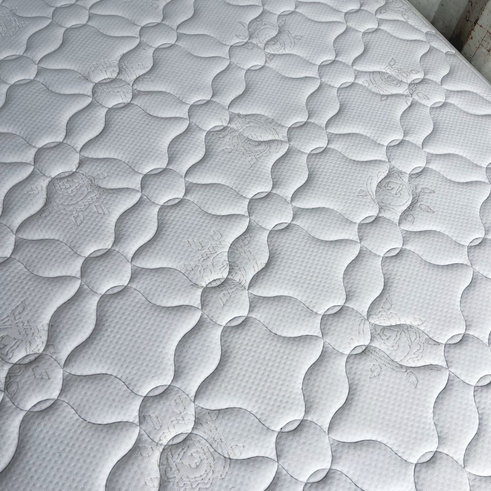 ゴールデンバリュー セミダブルマットレス