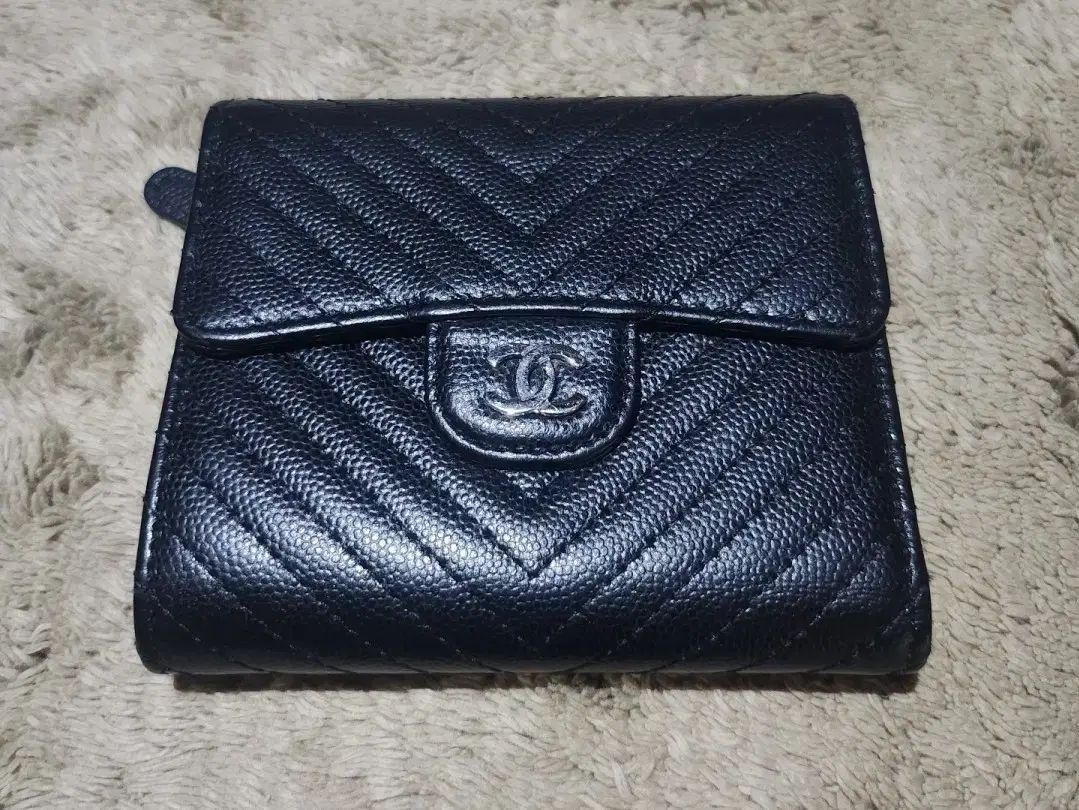 Chanel シャネル ボーイ 二つ折り財布 ブラック