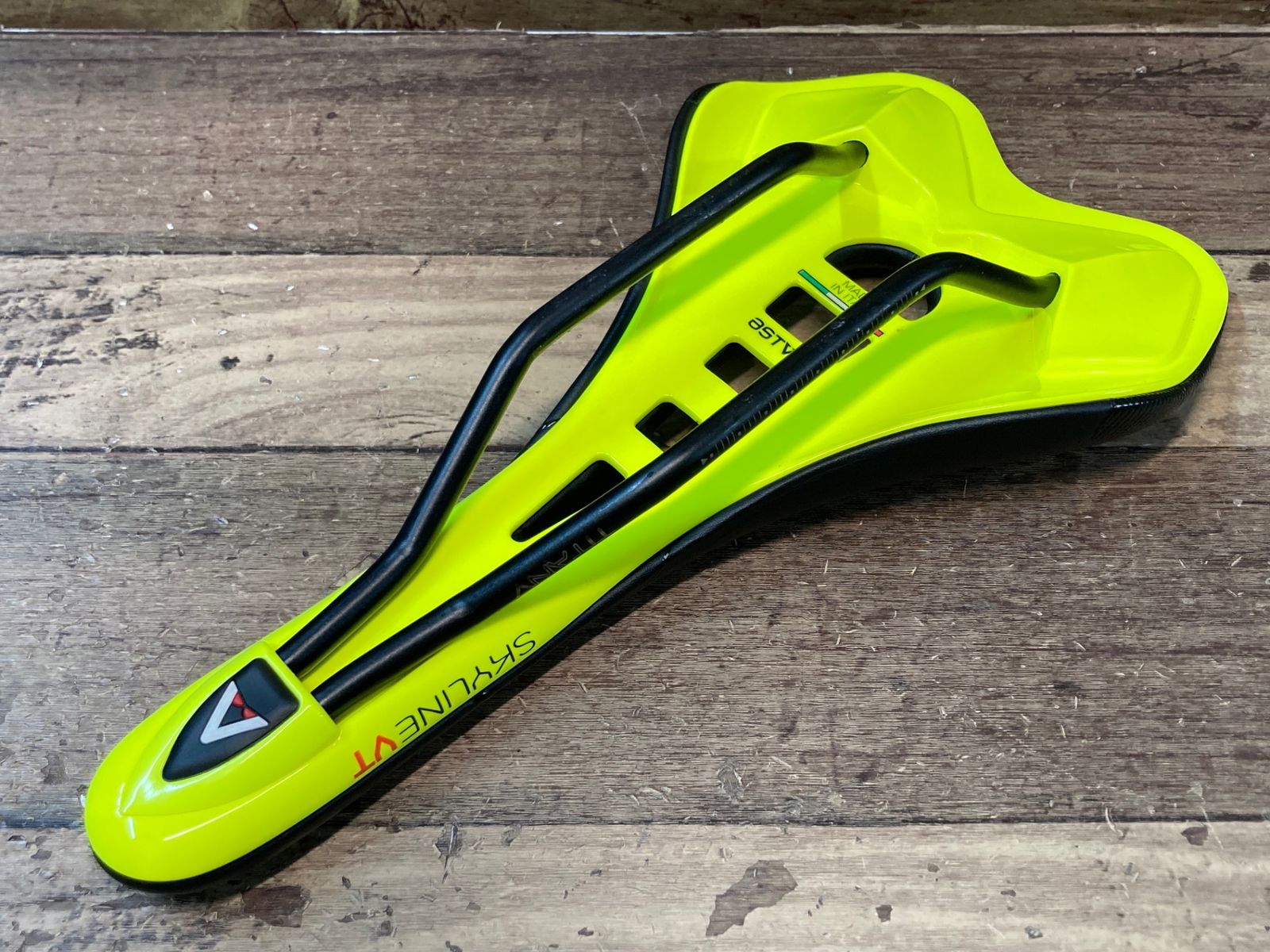 お買い得セール‼️アスチュート サドル カーボン astvte sealite