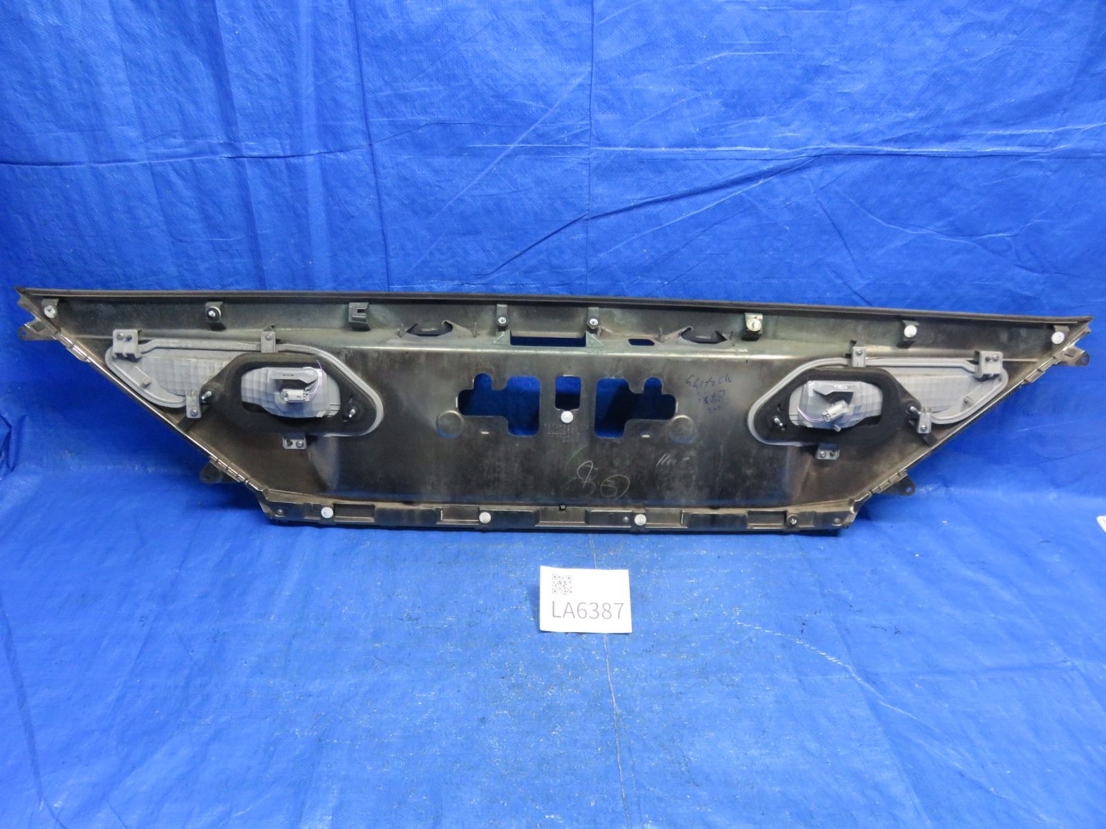 ANH20W　ヴェルファイア　バックドアガーニッシュ　070 バックドアガーニッシュ トヨタ ヴェルファイア 20系 前期専用 2008年