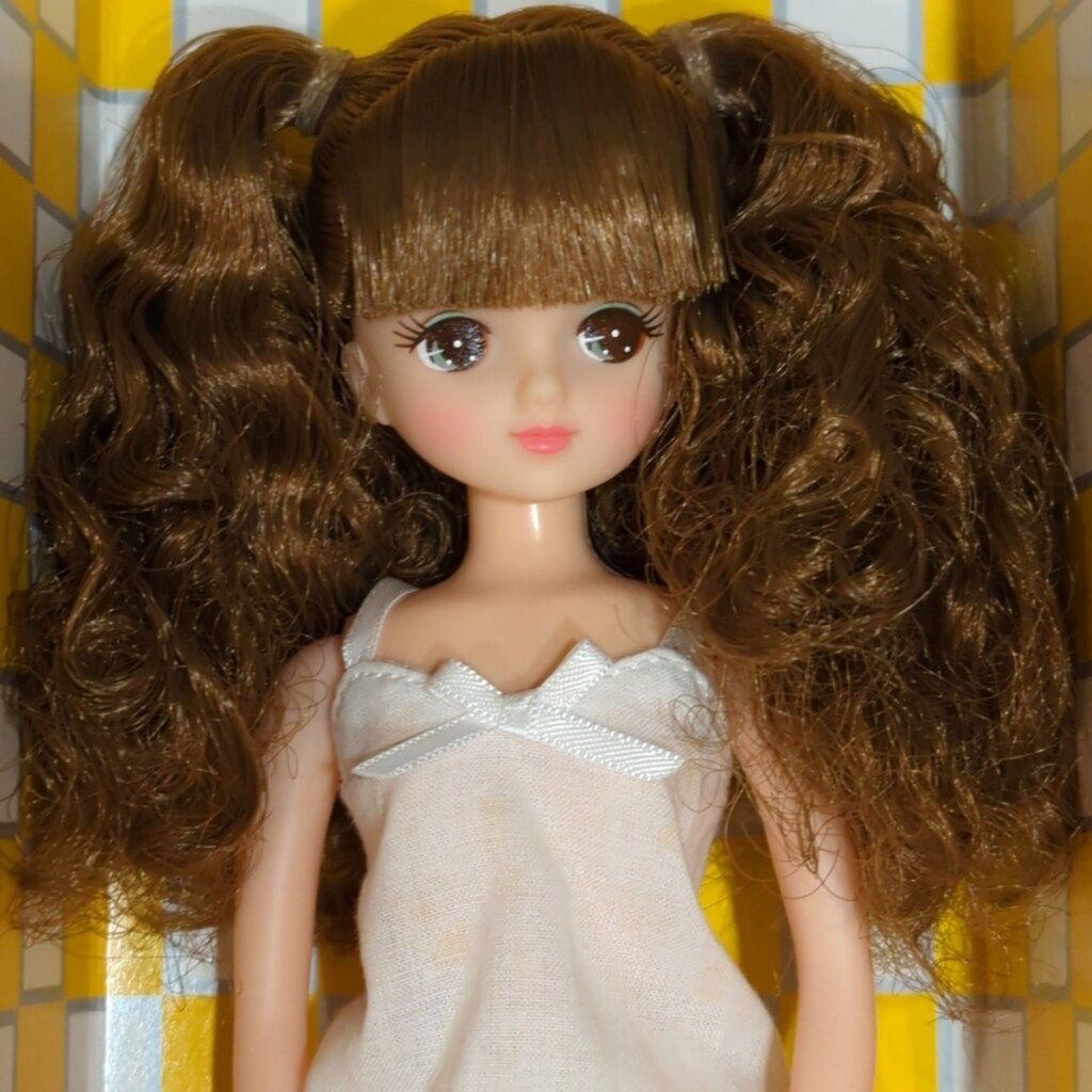 リカちゃんキャッスル　スペシャルリカちゃん　ツーテールカーリー前髪斜め　茶髪紫目 最終価格】リカちゃんキャッスル スペシャルリカちゃん 前髪