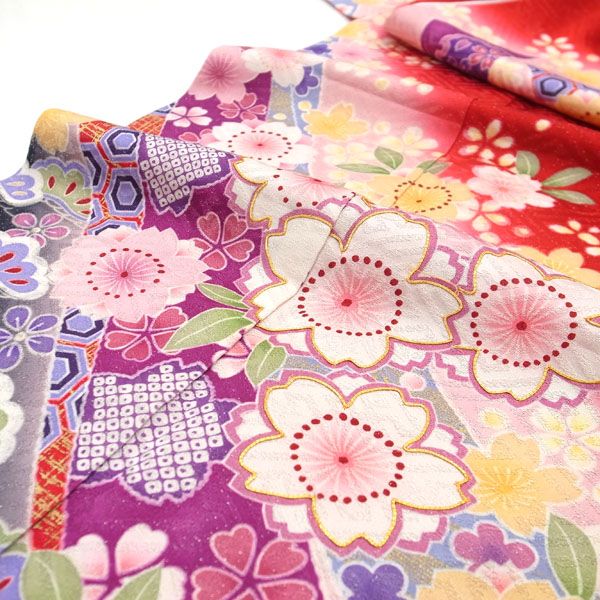 中古】 振袖 袷 着物 赤 銀通し 金駒刺繍 桜 松 紗綾形 地紋 正絹 絹