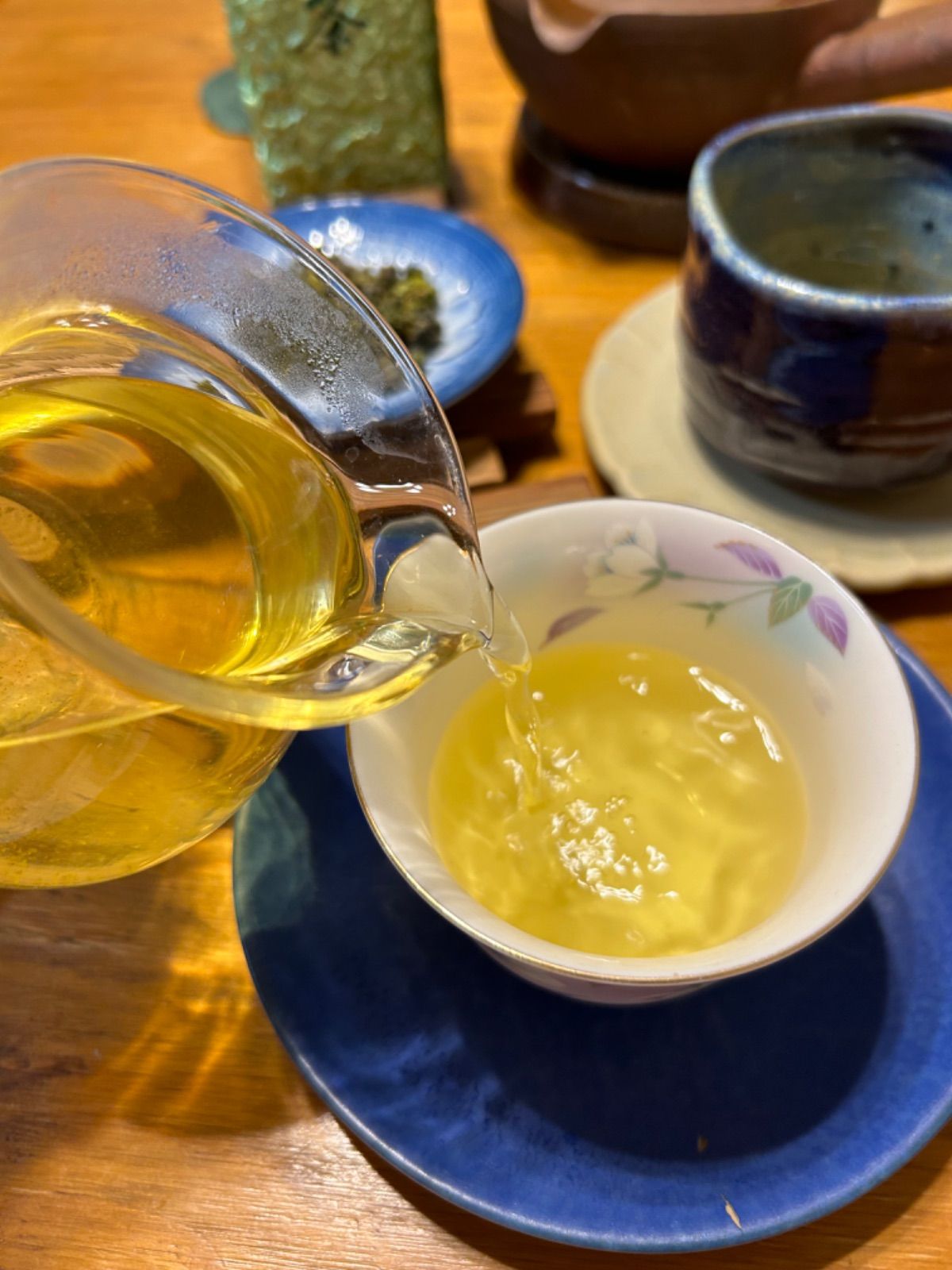 台湾好茶】梨山高冷茶 一番茶 手摘み 春茶 青心烏龍茶 頂級品 1心2葉 - メルカリ
