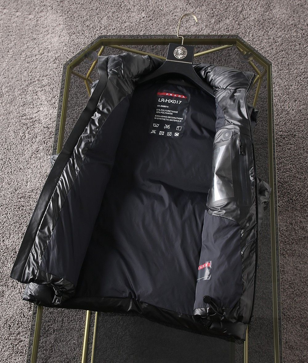PRADA ベストダウンジャケット プラダ(PRADA)プラダ ダウンベスト 衣料品 アウター メンズ