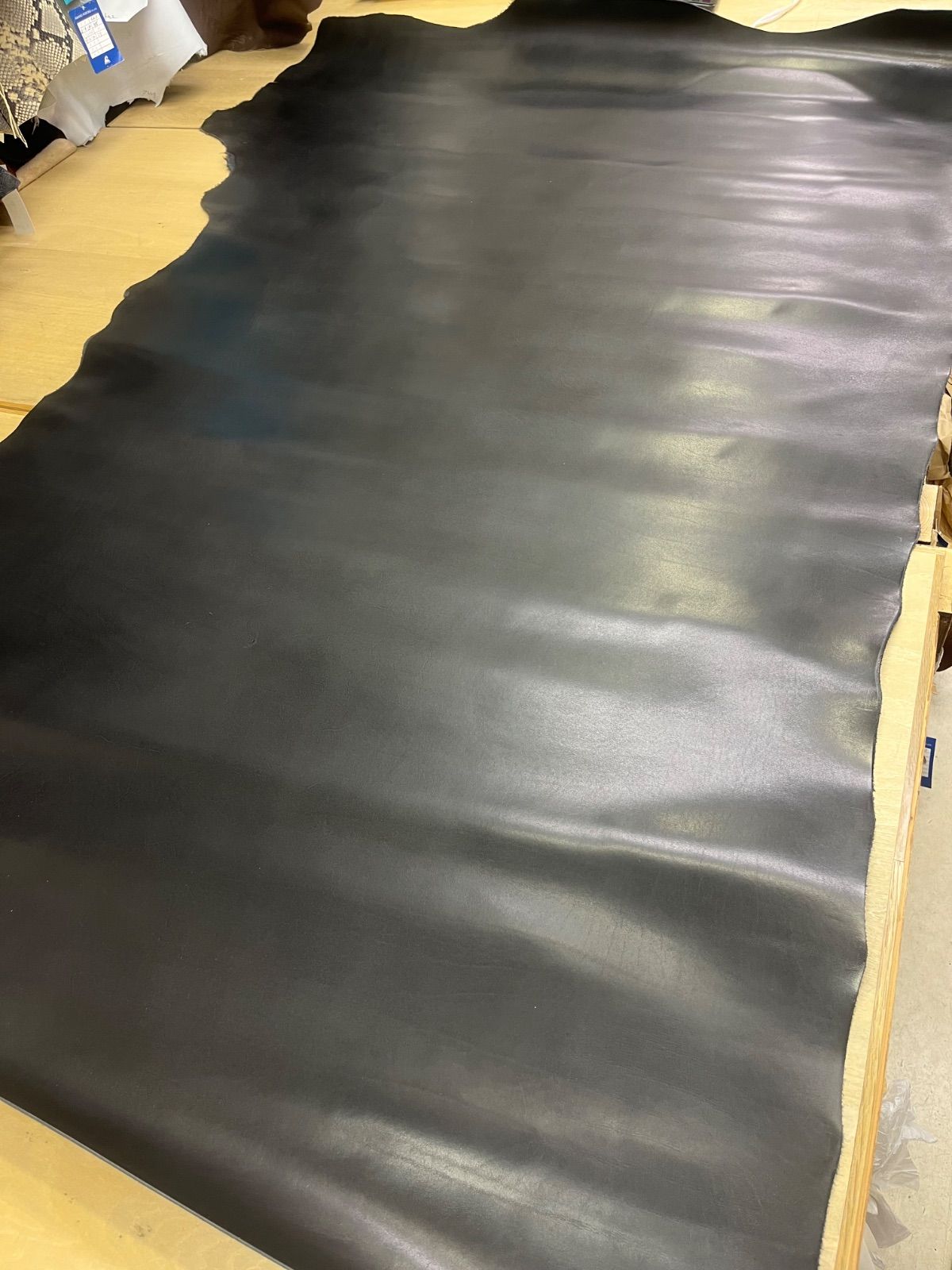 たつのハンドワックスレザー 茶芯ハンドメイド タロンジップ チェーン