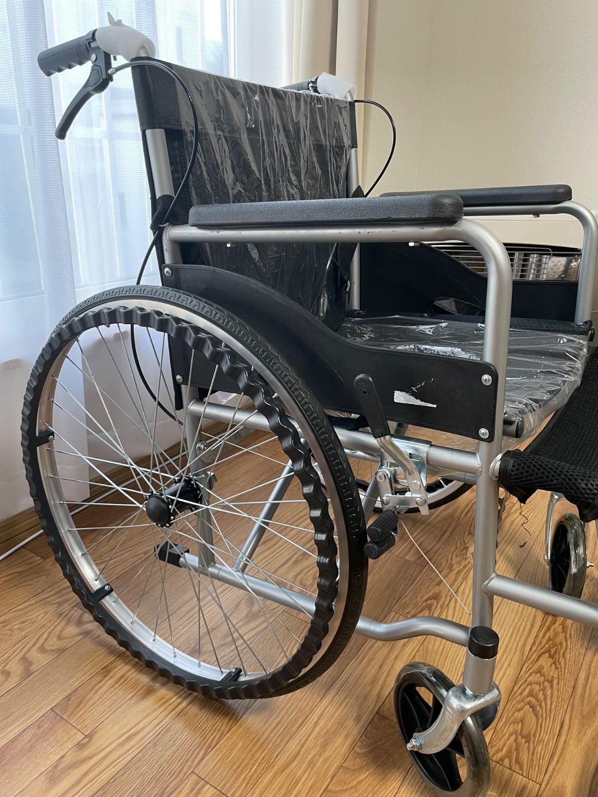 車椅子 折りたたみ 軽量アルミ製 介助ブレーキ付 ノーパンクタイヤ 自走可