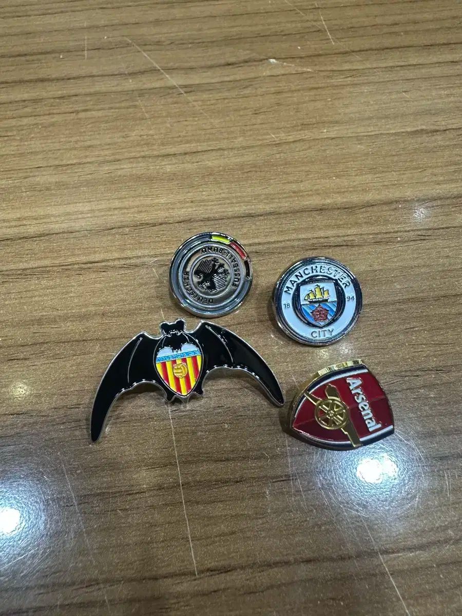 サッカー クラブ ピンバッジ セット (バレンシア アーセナルFC